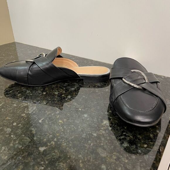Lily Morgan Black Loafer with Buckle And Criss Crossed Straps On Top Size 6 W - Picture 1 of 7